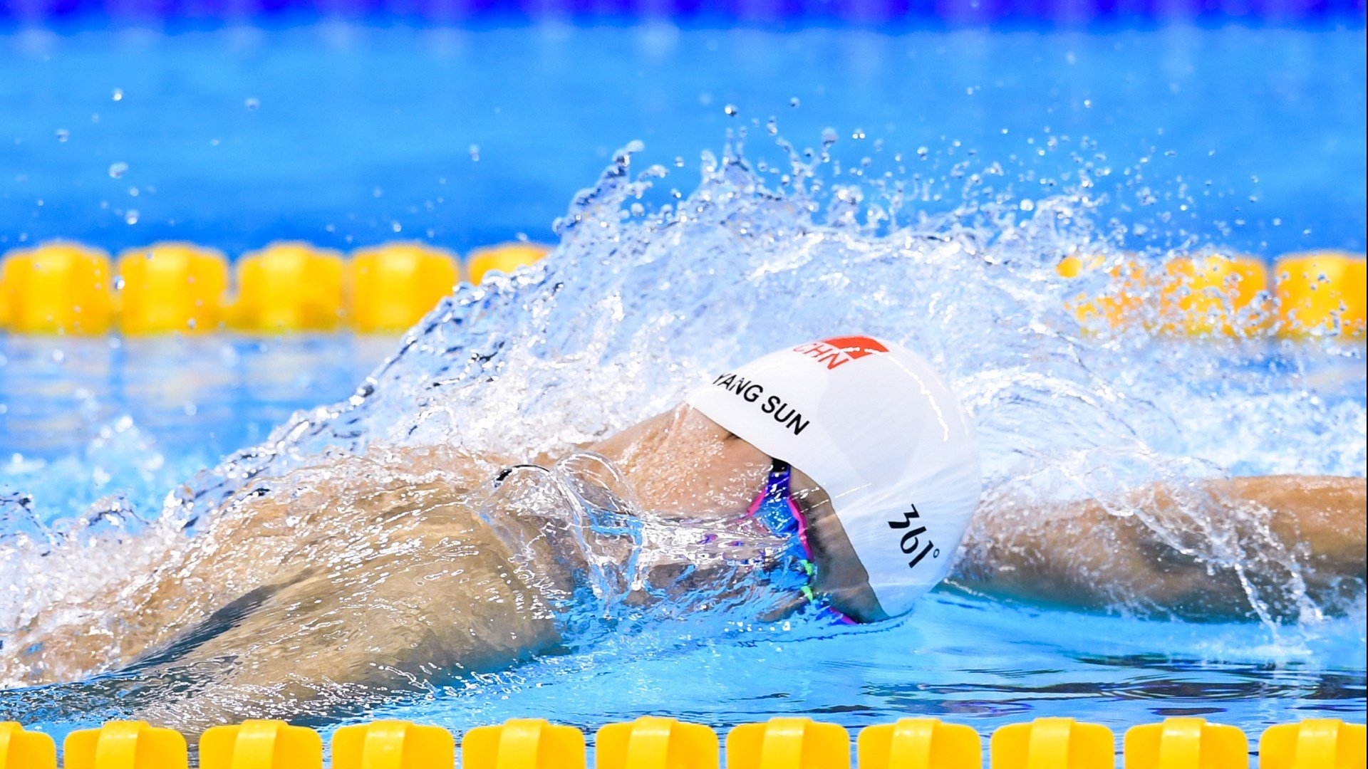 足球赛场焦点！比利时队对阵克罗地亚队，防守反击奏效，球队笑到最后