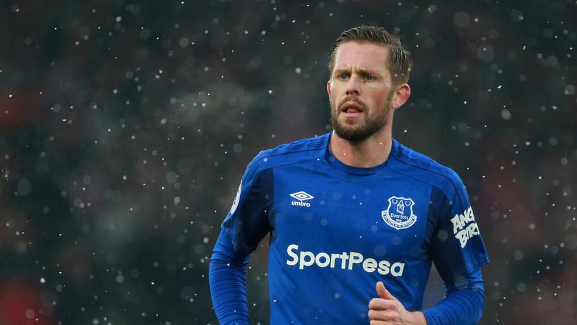 西亚卡姆在FPX比赛中问鼎冠军，败北引发热议！